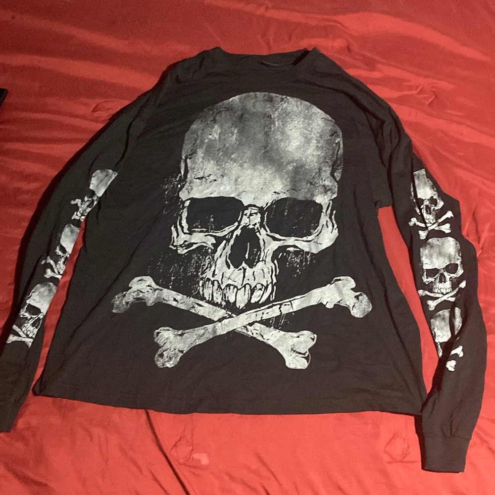 Black long sleeve shirt size is 2XL brand is Hot Leathers